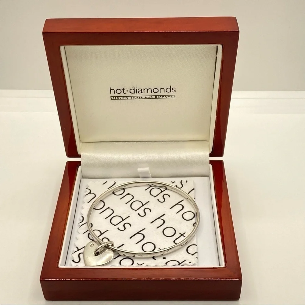 HOT Diamonds Silver Sterling And Diamonds Heart Charm Bangle Bracelet With Box